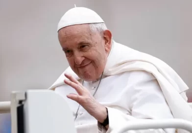 Mensaje de Esperanza del Papa Francisco para Santa Fe: Destacando el Servicio Gubernamental de Maximiliano Pullaro