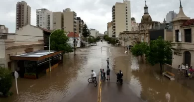 Tragedia en Bahía Blanca: el temporal deja 10 muertos, más de 1.300 evacuados y una ciudad devastada
