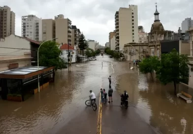 Tragedia en Bahía Blanca: el temporal deja 10 muertos, más de 1.300 evacuados y una ciudad devastada