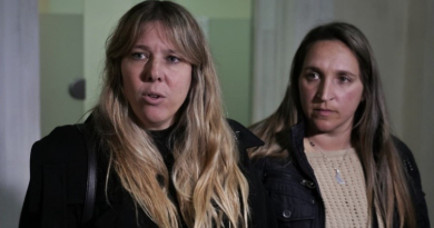 En Rosario se realiza una marcha por el fentanilo contaminado. Según los organizadores, algunas instituciones todavía no han declarado víctimas.En Rosario se realiza una marcha por el fentanilo contaminado. Según los organizadores, algunas instituciones todavía no han declarado víctimas.